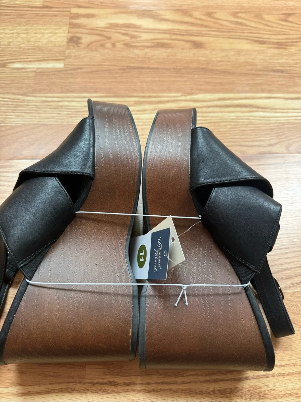 NWT Universal Thread Black Cross Strap Block Heel Sandals Size 11